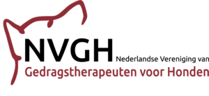 Logo van Gedragstherapeuten voor Honden met silhouet van een hondenkop in rode kleur en tekst in het Nederlands